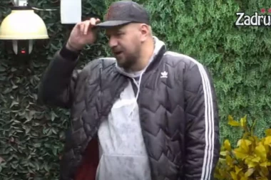 (VIDEO) BOMBA! NAKON SVIH AFERA JANJUŠ SE ODLUČIO ZA NJU: Pogledajte šta je radio sa ovom zadrugarkom, kamere sve usnimile!