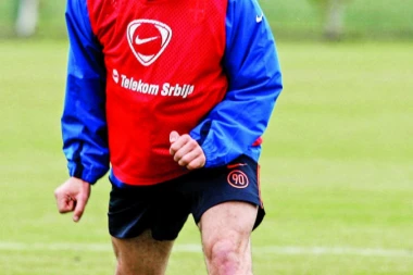 Kapiten Zvezde se SRUŠIO NA TERENU kao Eriksen: Predviđali mu kraj karijere, a onda se desilo ČUDO BOŽIJE!