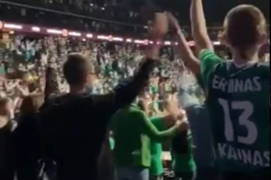 (VIDEO) O ČEMU SE OVDE RADI? Utakmice se odlažu, navijači na tribinama u transu luduju!