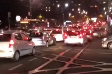 (VIDEO) KOLAPS U RUZVELTOVOJ: Sve stoji, kolona od Vukovog spomenika do Bogoslovije