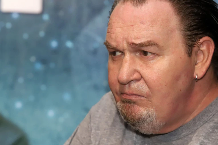 MUZIČAR IZNEO ŠOKANTNE TVRDNJE! "BANE VIDAKOVIĆ VEĆ 30 GODINA DILUJE HEROIN"! Obrt na suđenju poznatom srpskom glumcu!