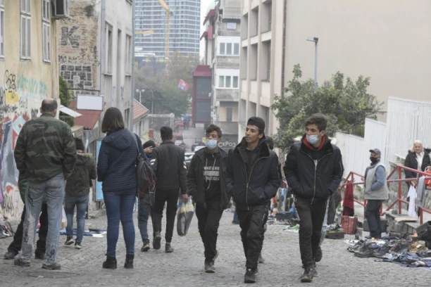 GRCI PODIGLI OGRADU ZBOG AVGANISTANACA: Pojačano obezbeđenje granice s Turskom zbog potencijalne MIGRANTSKE KRIZE!