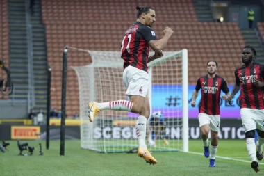 PRŠTALO NA DERBIJU "DELA MADONINA": Ibra HEROJ, Kolarov TRAGIČAR, Milan SRUŠIO Inter!