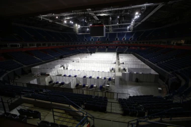 (FOTO) ARENA DANAS PRIMA PRVE PACIJENTE: Samo osobe sa OVAKVOM KLINIČKOM SLIKOM se tamo šalju