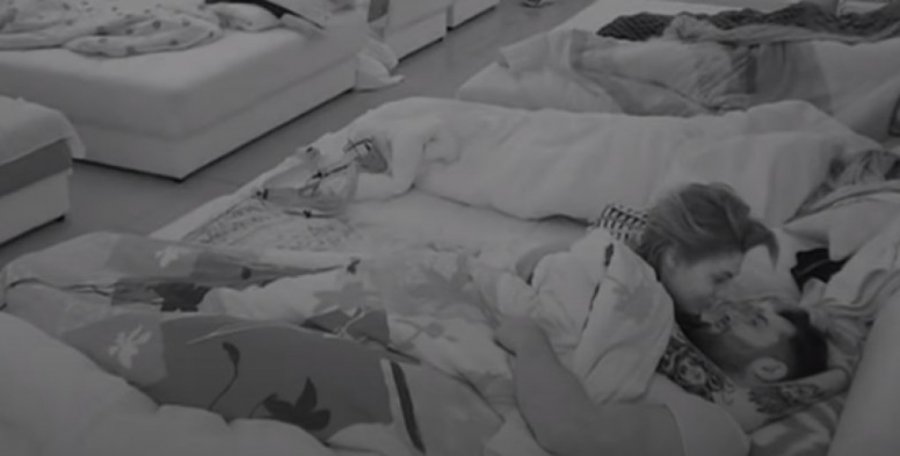 AU, MINA, NI TI NISI OPRALA ZUBIĆE! Najbrutalnije scene DIVLJAČKOG IŽIVLJAVANJA pod pokrivačem - SAMO SU SE SMENJIVALI! (GALERIJA)