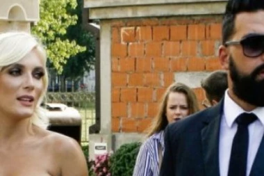 SAŠA KAPOR POTPUNO NEPREPOZNATLJIV: Pustio bradu i kosu, a sad se RAZGOLITIO, pa damama pokazao čime raspolaže! (GALERIJA)