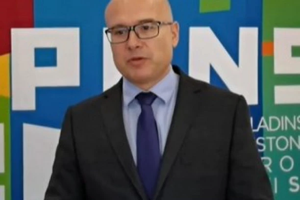 "KONA NA KOLAC": U Novom Sadu osvanuo sraman grafit, VUČEVIĆ HITNO REAGOVAO!