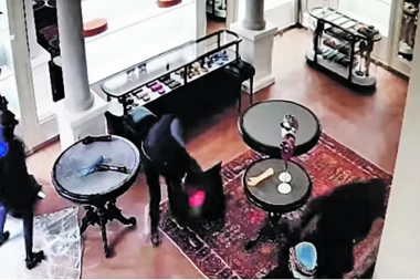 SRBIN NA ČELU BALKANSKE BANDE U ITALIJI: Za četiri minuta opljačkali butik