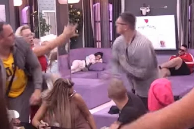Kristijan ponovo zaratio sa Marijom: Golubović gađao i pljunuo Kulićevu, uletelo obezbeđenje!
