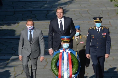 Vučić položio venac na spomenik Neznanom junaku na Avali: Večna vam slava i hvala za slobodu!