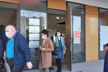 NASTAVLJENO SUĐENJE "UBICI SA TVITERA"! Ovo je iskaz inspektora koji je radio uviđaj: Kasirka je rekla da je došao krvavih ruku!