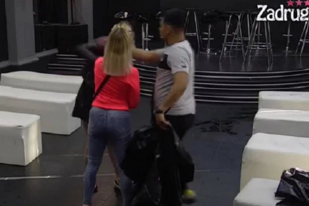 Zvezda Instagrama napravila haos: Anja umalo prebila Reu, obezbeđenje hitno reagovalo!