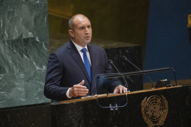 HAOS U SRPSKOM KOMŠILUKU! Predsednik države podneo ostavku i izrekao šokantnu stvar - POLITIKA NAM SE ODVIJA IZVAN INSTITUCIJA, PRIZNAJEM GREŠKE!