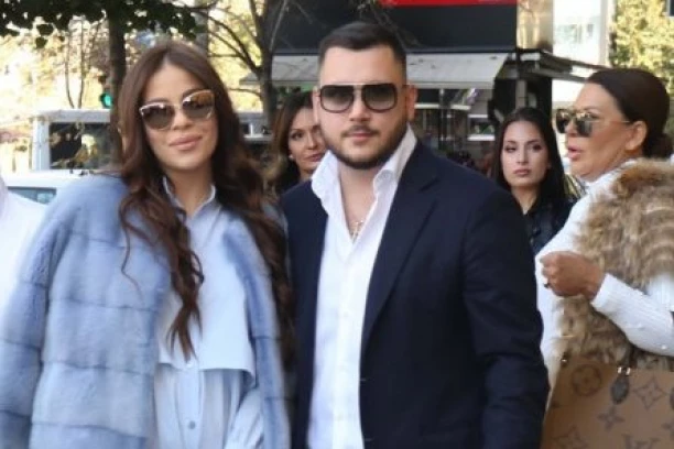 POSTAO SAM STRIC, IDEMO ĆALE: Đanijeva snajka se PORODILA, stariji sin VAN SEBE OD SREĆE, tata Marko SA POCEPANOM MAJICOM! (FOTO)