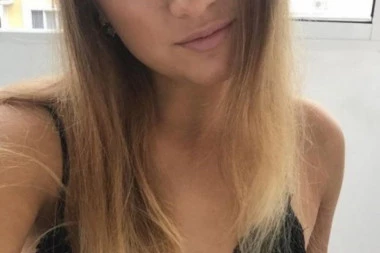 Nebulozno: PRODAJE DETE ZA AJFON I MEKBUK!