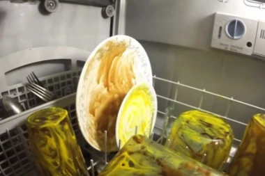 (VIDEO) Ovaj snimak je pregledalo preko 5 MILIONA LJUDI, kada budete videli o čemu je reč sve će vam biti jasno!