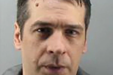 (FOTO) ON JE NAPAO INSPEKTORA U NOVOM SADU: Ako vidite ovog čoveka, odmah pozovite policiju!