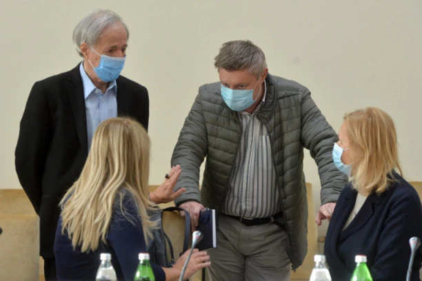 POZNATE ODLUKE KRIZNOG ŠTABA! Bioskopi i pozorišta će raditi do 21, evo šta ostaje zaključano!