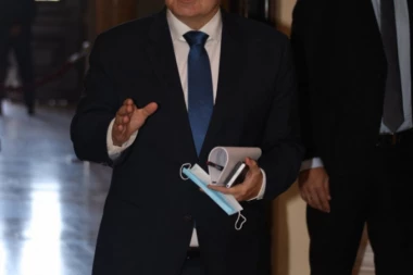 ZVANIČNA REAKCIJA BEOGRADA NA KRIZU U CRNOJ GORI! Oglasio se Dačić i pomenuo Krivokapića!