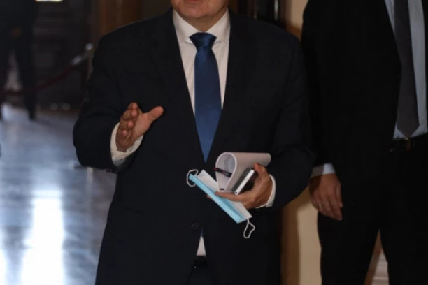 ZVANIČNA REAKCIJA BEOGRADA NA KRIZU U CRNOJ GORI! Oglasio se Dačić i pomenuo Krivokapića!