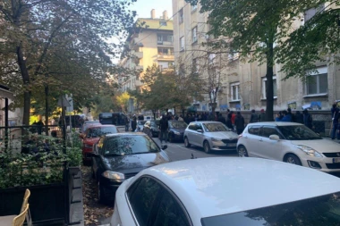 (FOTO) ŠIPTARSKA PROPAGANDA NEĆE PROĆI! Izlepljeni plakati protiv festivala "Mirdita - Dobar dan"!