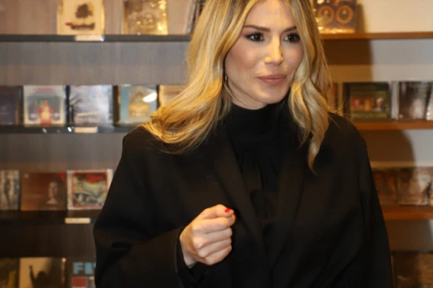 BOLESNO! NE HAJE ZA SILOVANU SESTRU! NELJUDSKE OBJAVE VODITELJKE ANE MIHAJLOVSKI
