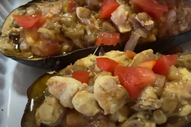 (RECEPT) Plavi patlidžan punjen piletinom: Savršeno zdrav ručak neodoljivog ukusa