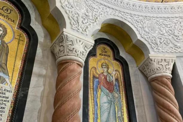 (FOTO) Otkrijte zadivljujuću lepotu Hrama Svetog Save!