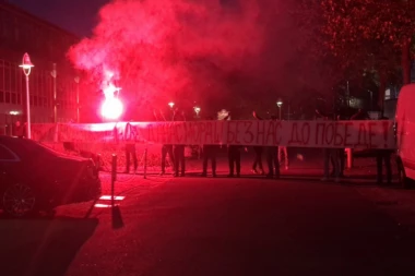 (VIDEO/FOTO) MOĆNO: Navijači ispratili Zvezdu na meč sa Hofenhajmom - danas moraš bez nas do pobede!