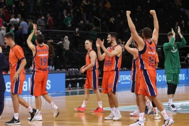 SRBI HARAJU EVROLIGOM: Marinković i Kalinić srušili Žalgiris - Nedović nokauturao Fener, Kokoškov isključen!