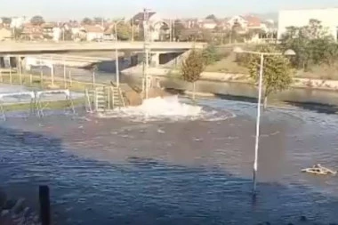 (VIDEO) NIŠ POPLAVLJEN! Buknuo GEJZIR usred grada, voda kulja na sve strane