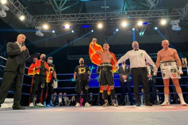 ODRŽAN BOKS SPEKTAKL – BALKAN BOXING NIGHT: Prašović izborio meč za titulu svetskog šampiona WBO!
