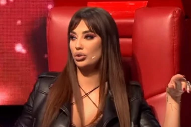 KAĆA GRUJIĆ POKAZALA TRUDNIČKI STOMAK: Pevačica pozirala i pokazala SAVRŠENU LINIJU! (FOTO)