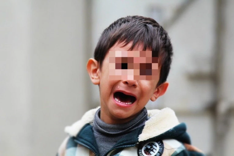 DEČAKA (9) SESTRA PRETUKLA PA GA MAJKA JOVANA UBILA I BACILA U REKU! Očuh ga polivao vrelom vodom - mališan nije imao šanse da preživi PORODIČNU TORTURU