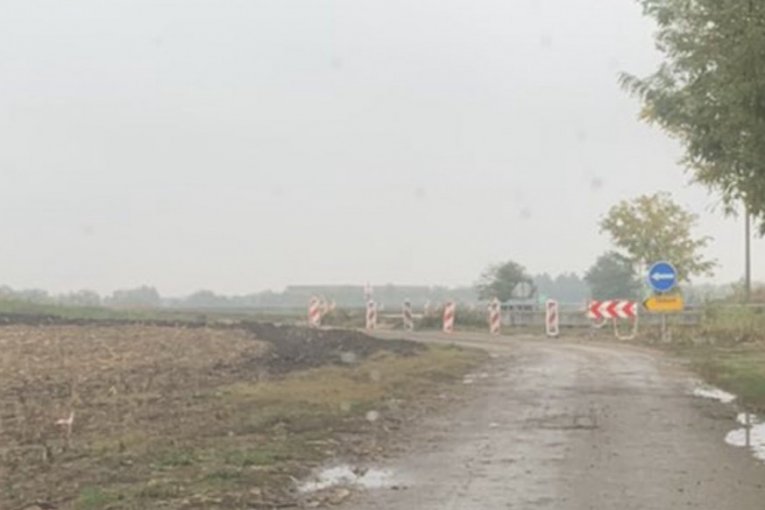 Saobraćajni znakovi postavljeni, ali tek posle tragedije