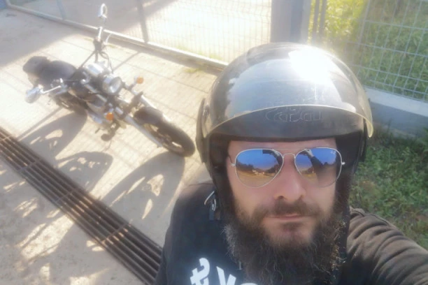 OZBILJAN CAR! Održao lekciju humanosti: Nemanja prodaje motor koji najviše voli da pomogne Lani, Minji i Oliveru!