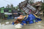 (FOTO, VIDEO) SNAŽAN TAJFUN POGODIO FILIPINE: Nevreme izazvalo poplave, udari vetra išli do 180 km na čas! Više od 25.000 ljudi evakuisano
