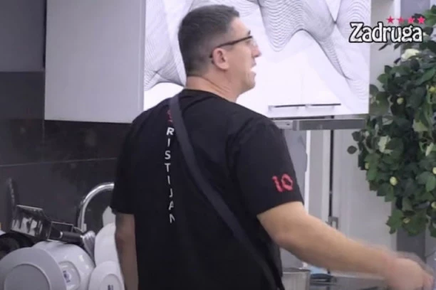 Kristijan Golubović NIKAD ŽEŠĆE ISPLJIVAO Tomu: Ljigavko, ti si papak iz Svilajnca, ostavio si ženu i dete!