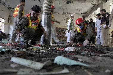 (FOTO) NAJMANJE 80 POVREĐENIH: Eksplozija bombe u medresi, sedam poginulih!