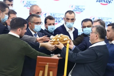 (FOTO) NAPREDNJACI OBELEŽAVAJU SVETU PETKU! Nedimović: Moramo da budemo zajedno da bismo sačuvali našu Srbiju!