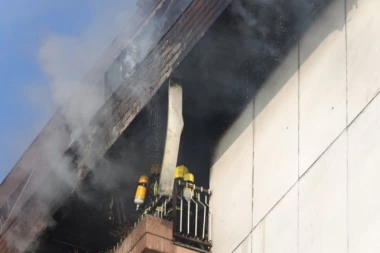 (VIDEO) Devojka povređena u požaru na Dorćolu prebačena na Kliniku za plastičnu hirurgiju!