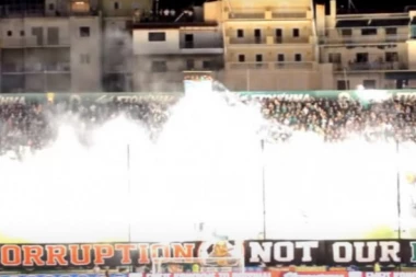 OPŠTI HAOS U ATINI: Navijači upali u prostorije kluba, PAO ostao BEZ TROFEJA!