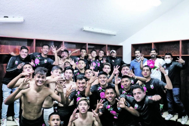 MEKSIČKI MUHES NIJE OBIČAN KLUB: Transvestiti  i homoseksualci imaju svoj klub!