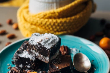 SAMO 3 SASTOJKA I 15 MINUTA - to je sve što je potrebno za ovaj preukusni, zdrav KOLAČ!