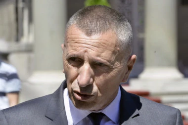 SAD MU ĐAVO KRIV: Kamberi izgubio mandat za samo 13 glasova - Albanci ostali bez predstavnika u Skupštini Srbije