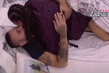 (VIDEO) NIJE ODOLELA: Mina se ponovo uvukla kod Cara u krevet pa ga uzjahala!