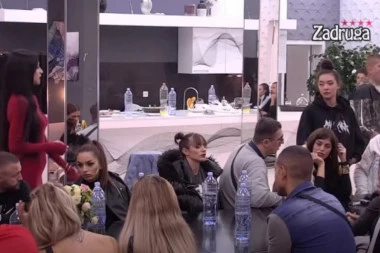 (VIDEO) Kad su ovo čuli, zadrugari popadali od smeha! Jela je sline da mu se ZGADI!