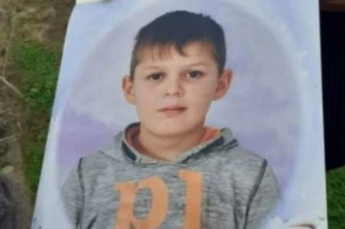(VIDEO) Ovo je dečak koji je nestao sinoć u okolini Loznice: Uplakana majka moli sve za pomoć