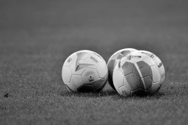 INFARKT NASRED TERENA: Preminuo mladi fudbaler (25)