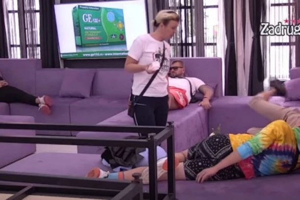 (VIDEO) HAOS U BELOJ KUĆI! Ivana Šašić nasrnula na Moniku, ona u žaru svađe URADILA OVO!